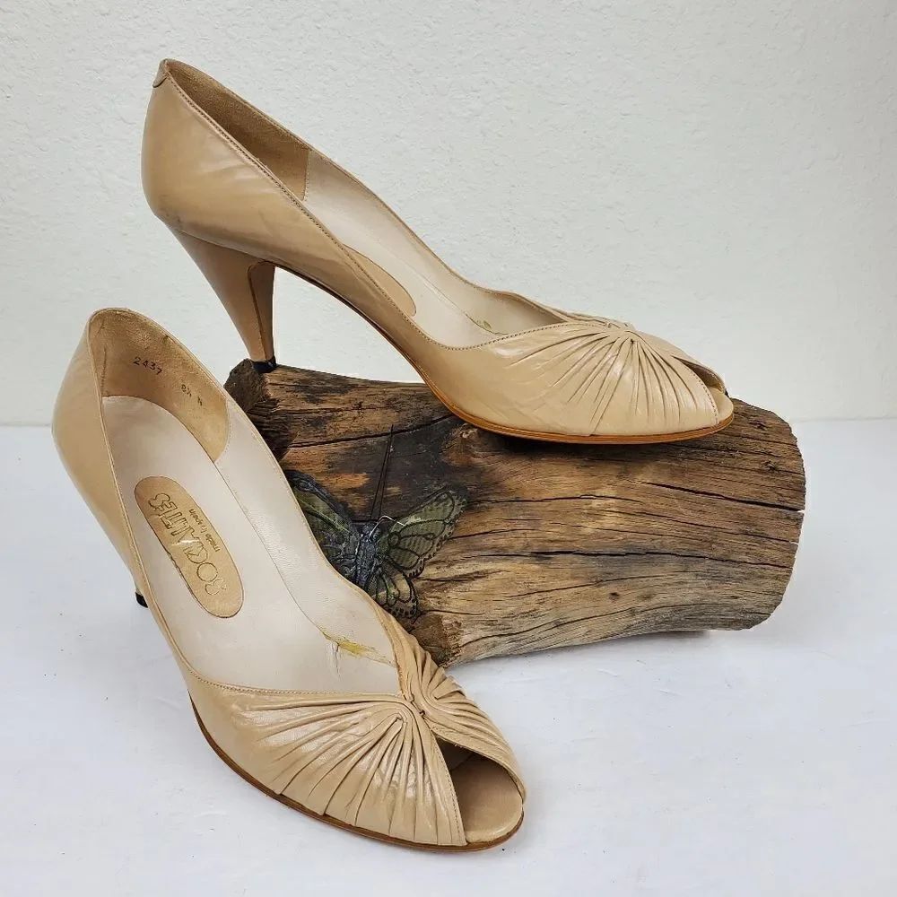 Vintage socialites peep toe taupe heels